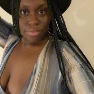 Meet your Posher, Sia-bee